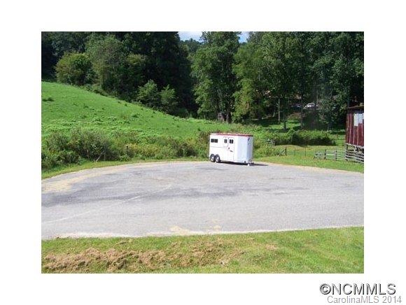 327 Jenkins Road Waynesville, NC 28785 - Photo 3 of 14