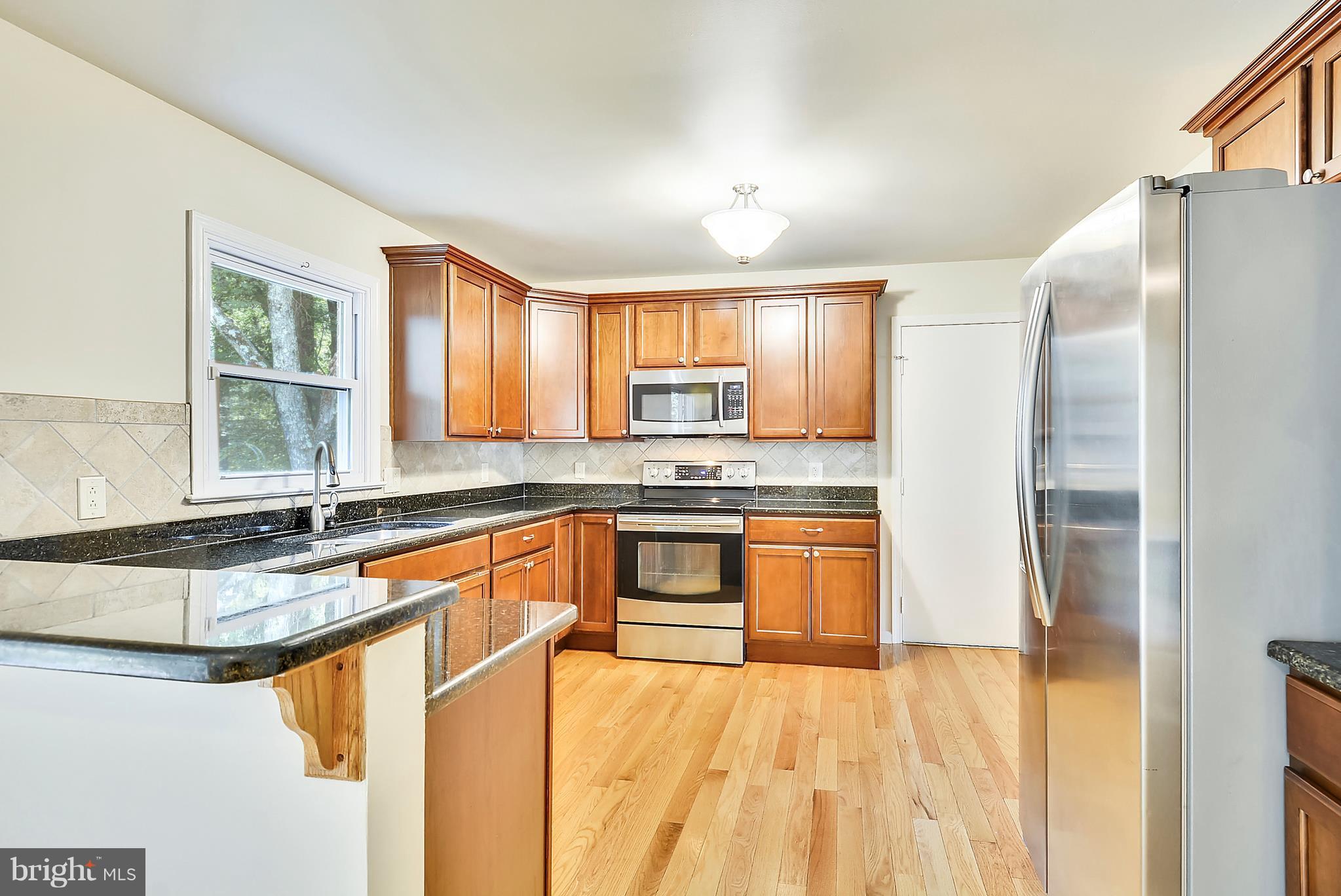 7301 Token Valley Road Manassas, VA 20112 - Photo 3 of 29 Kitchen w/ Hardwood Floors ** See Virtual Tour **