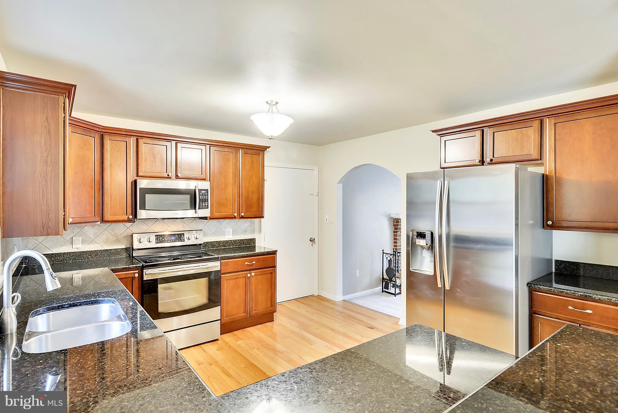 7301 Token Valley Road Manassas, VA 20112 - Photo 4 of 29 Kitchen w/ Under-mount Sink