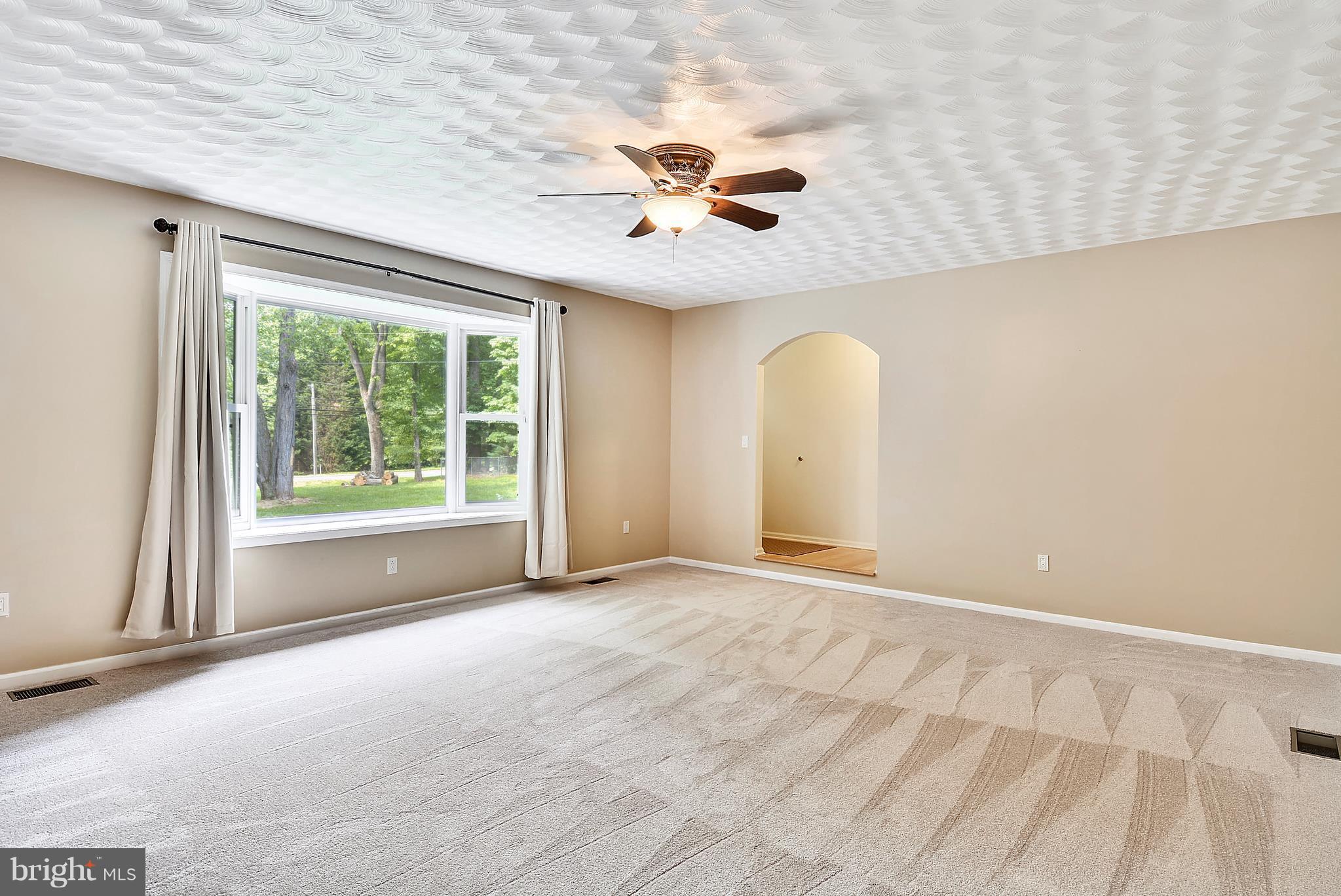 7301 Token Valley Road Manassas, VA 20112 - Photo 9 of 29 Living Room w/ Bay Window