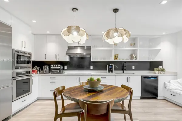 $4,450,000 | 201 Crandon Boulevard, Unit 175, Key Biscayne, FL 33149