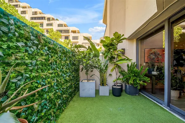 $4,450,000 | 201 Crandon Boulevard, Unit 175, Key Biscayne, FL 33149