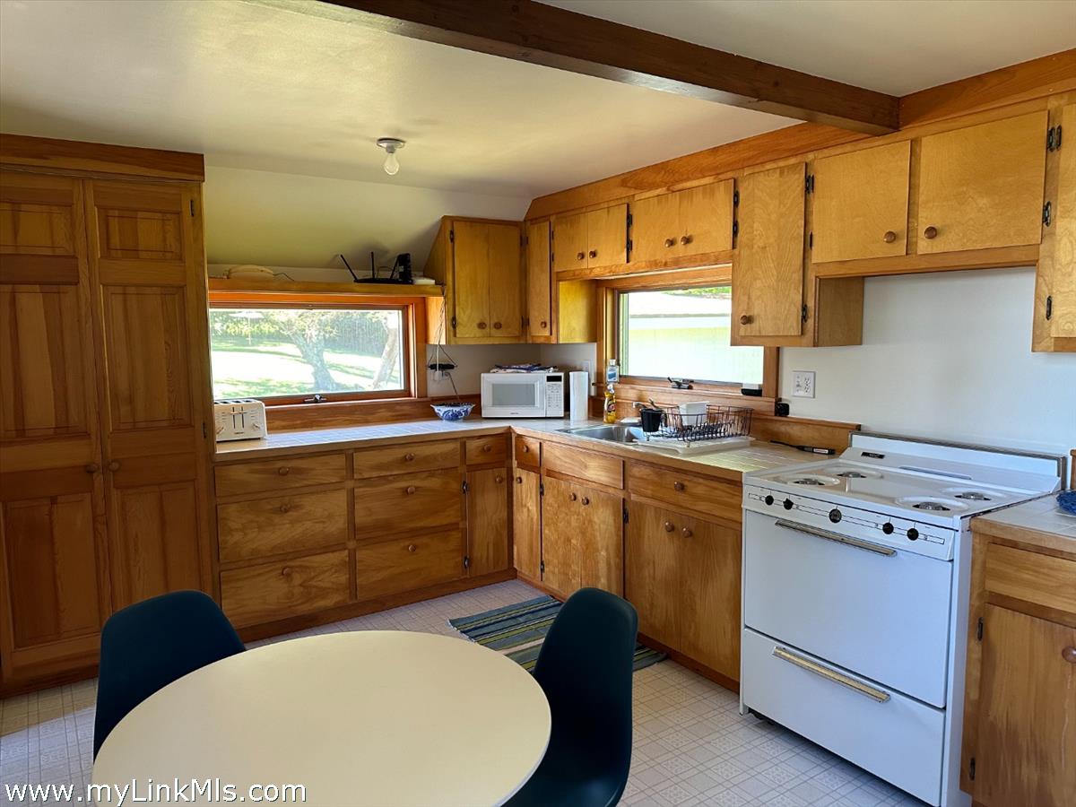 34 Edy's Island Way Chilmark, MA 02535 - Photo 41 of 46 Guest house kitchen
