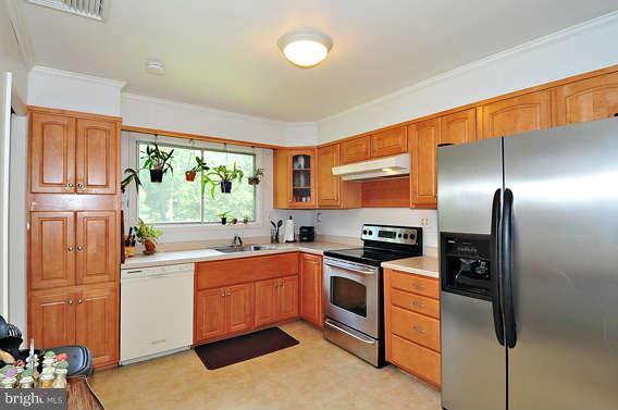 9059 Dunloggin Road Ellicott City, MD 21042 - Photo 11 of 26 Kitchen