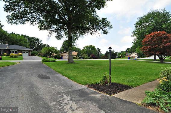 9059 Dunloggin Road Ellicott City, MD 21042 - Photo 4 of 26 FRONT YARD