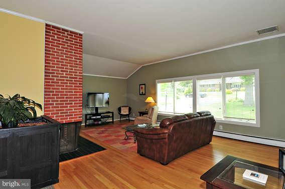 9059 Dunloggin Road Ellicott City, MD 21042 - Photo 5 of 26 Living Room