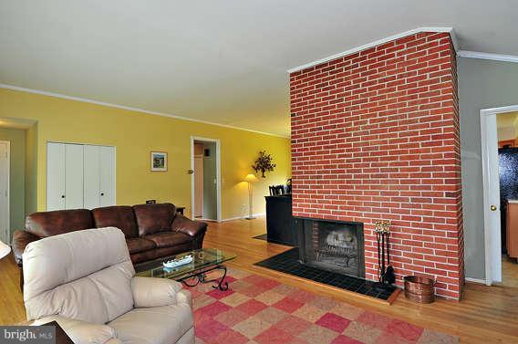 9059 Dunloggin Road Ellicott City, MD 21042 - Photo 6 of 26 Living Room