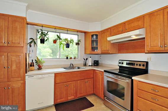 9059 Dunloggin Road Ellicott City, MD 21042 - Photo 10 of 26 Kitchen