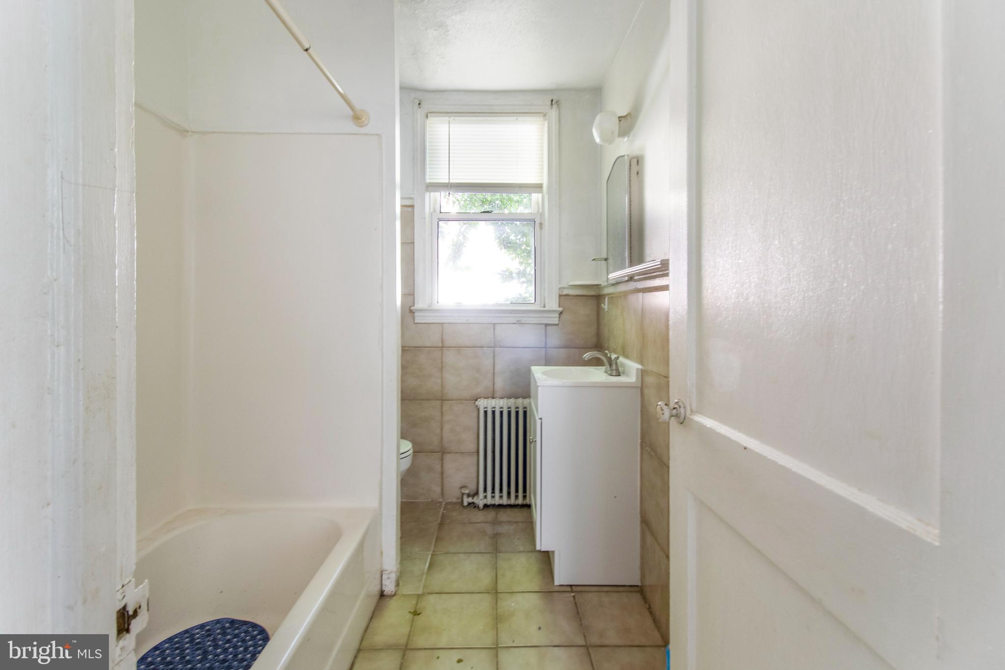 6120 41st Avenue, Unit 1 Hyattsville, MD 20782 - Photo 18 of 28 a bathroom with a bathtub sink and toilet