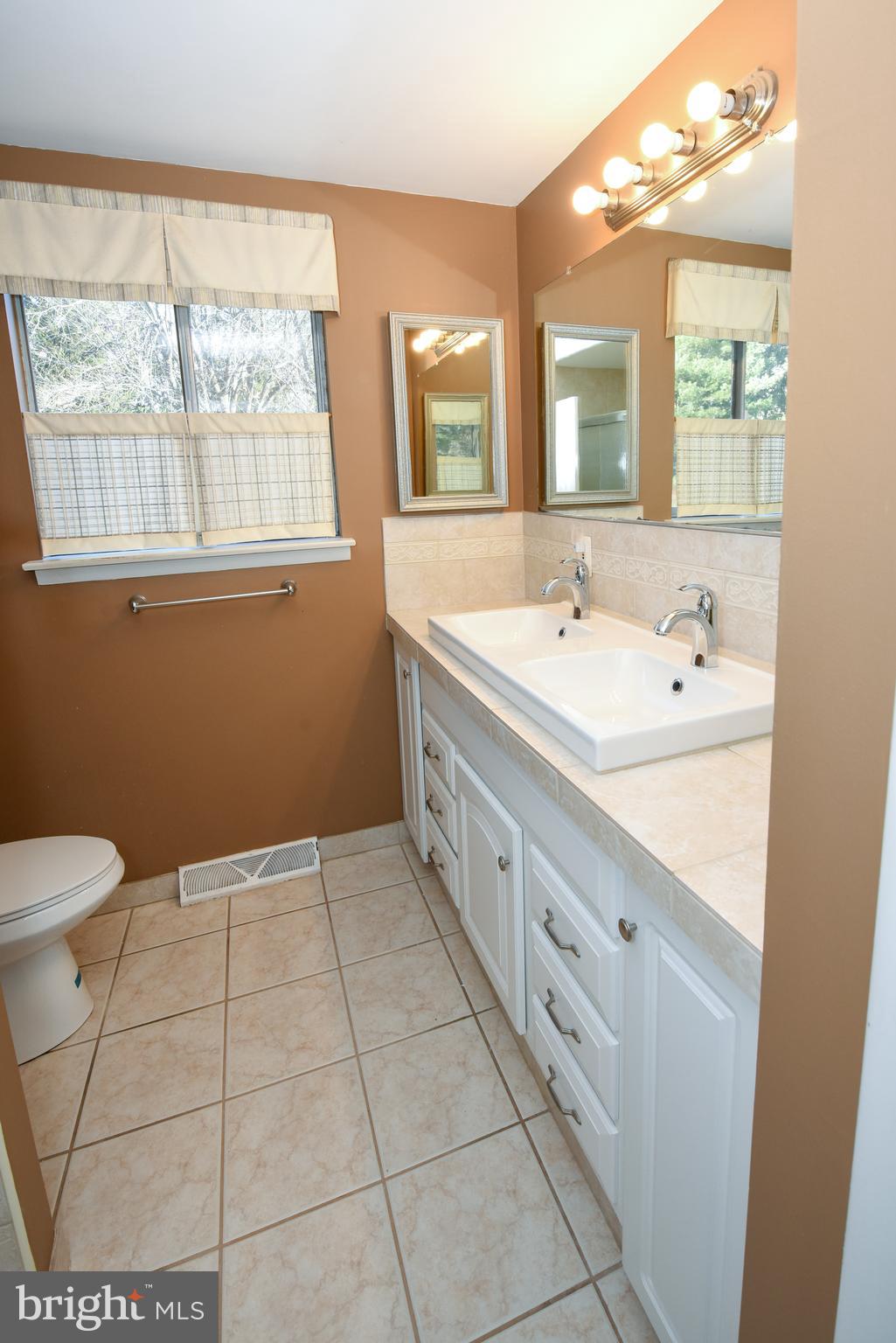 75 Sunshine Road Southampton, PA 18966 - Photo 34 of 40 Gallery Image 34