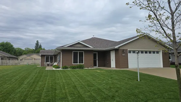 $374,900 | 1709 Keystone Drive, Albert Lea, MN 56007