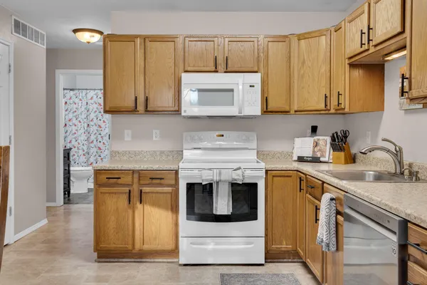 $259,900 | 232 Greenvalley Court, Jerome, MI 49249