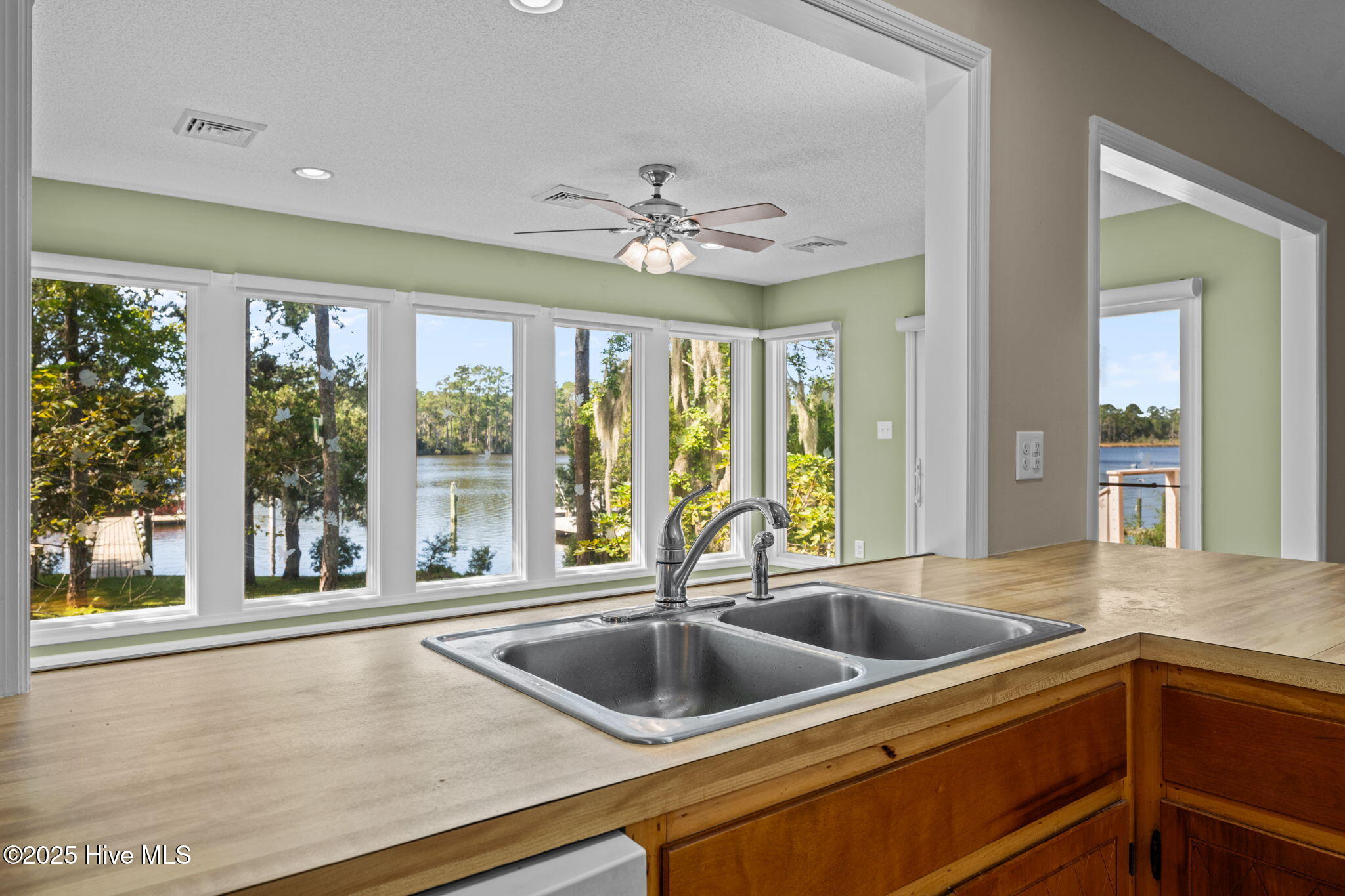 5504 Gondolier Drive New Bern, NC 28560 - Photo 16 of 87 39-web-or-mls-DSC_3897