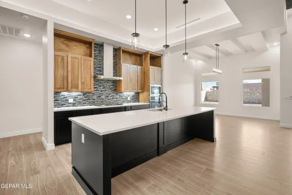 $949,999 | 5646 River Run Street, El Paso, TX 79932