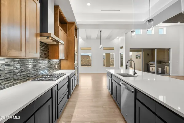 $949,999 | 5646 River Run Street, El Paso, TX 79932