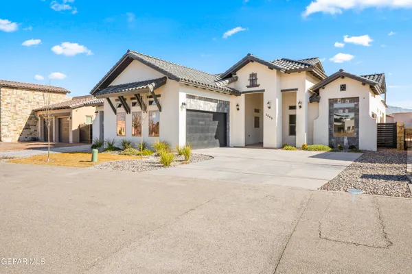 $949,999 | 5646 River Run Street, El Paso, TX 79932