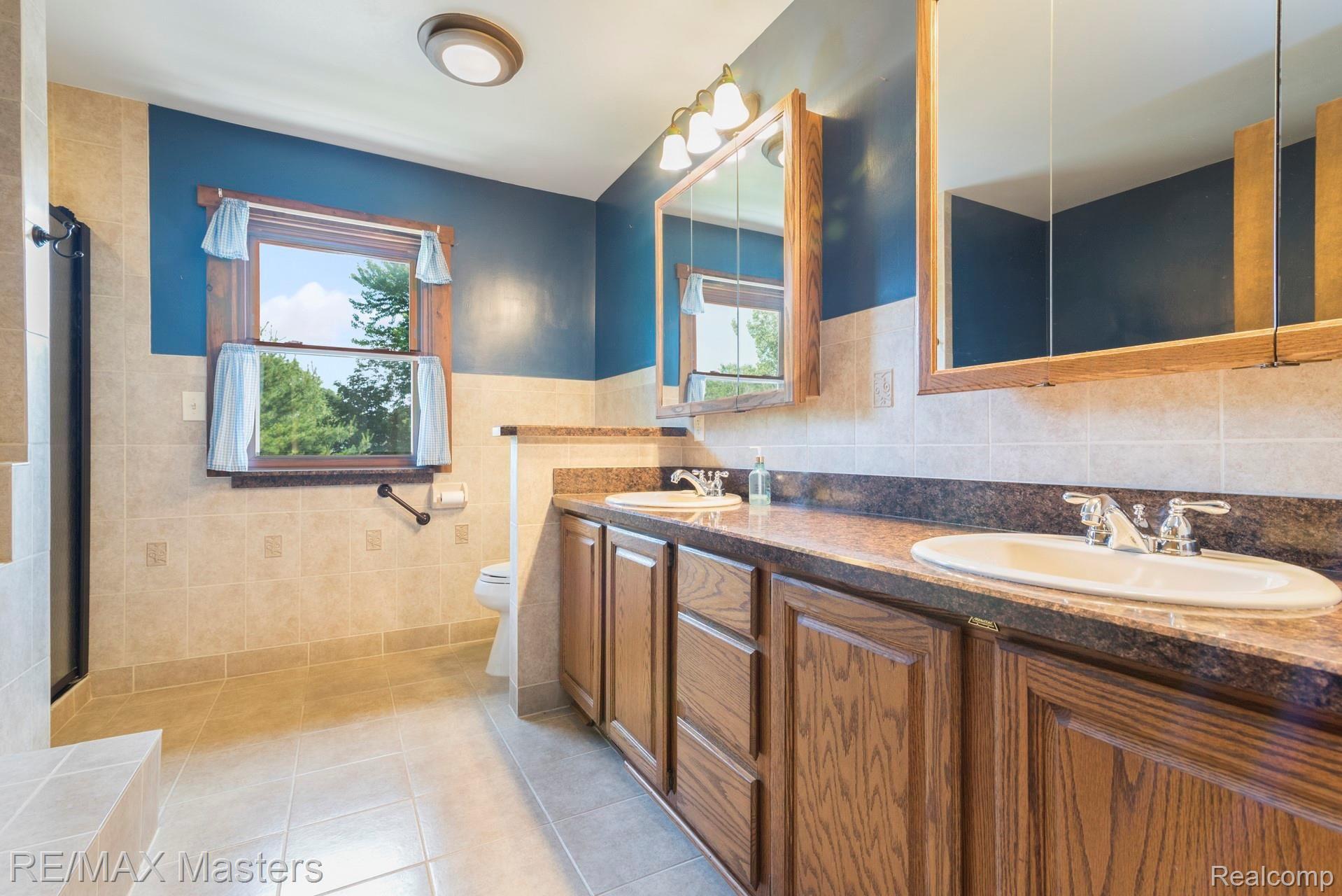 27604 Arsenal Road Flat Rock, MI 48134 - Photo 18 of 35 016-photo--7250674.jpg