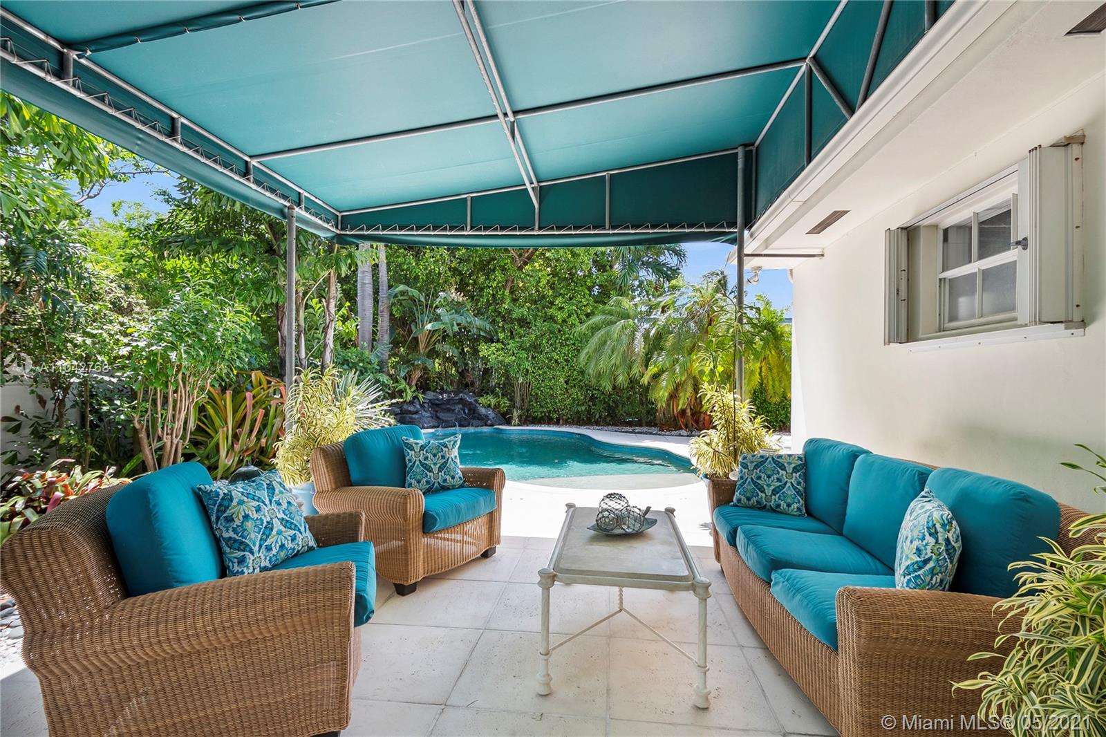 380 Ridgewood Road Key Biscayne, FL 33149 - Photo 2 of 31