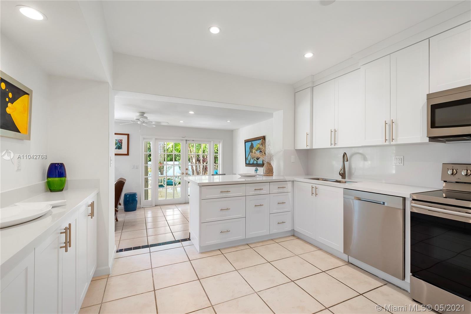 380 Ridgewood Road Key Biscayne, FL 33149 - Photo 12 of 31