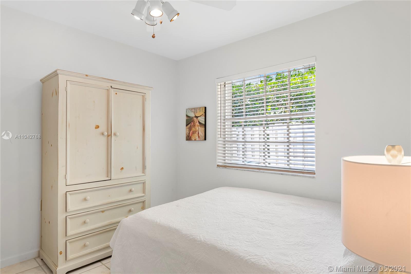 380 Ridgewood Road Key Biscayne, FL 33149 - Photo 19 of 31