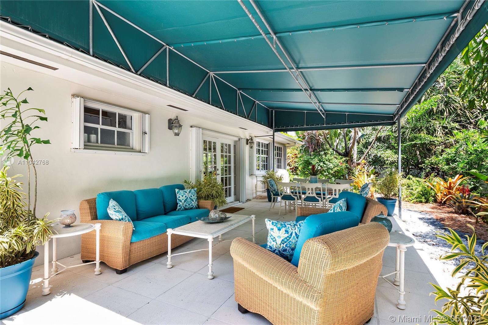 380 Ridgewood Road Key Biscayne, FL 33149 - Photo 23 of 31