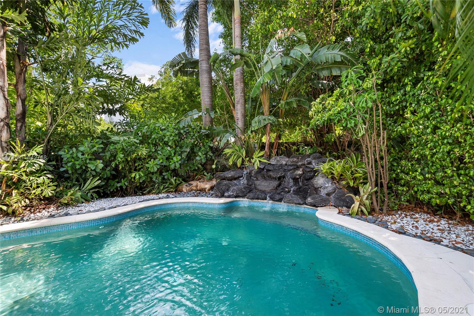 380 Ridgewood Road Key Biscayne, FL 33149 - Photo 25 of 31