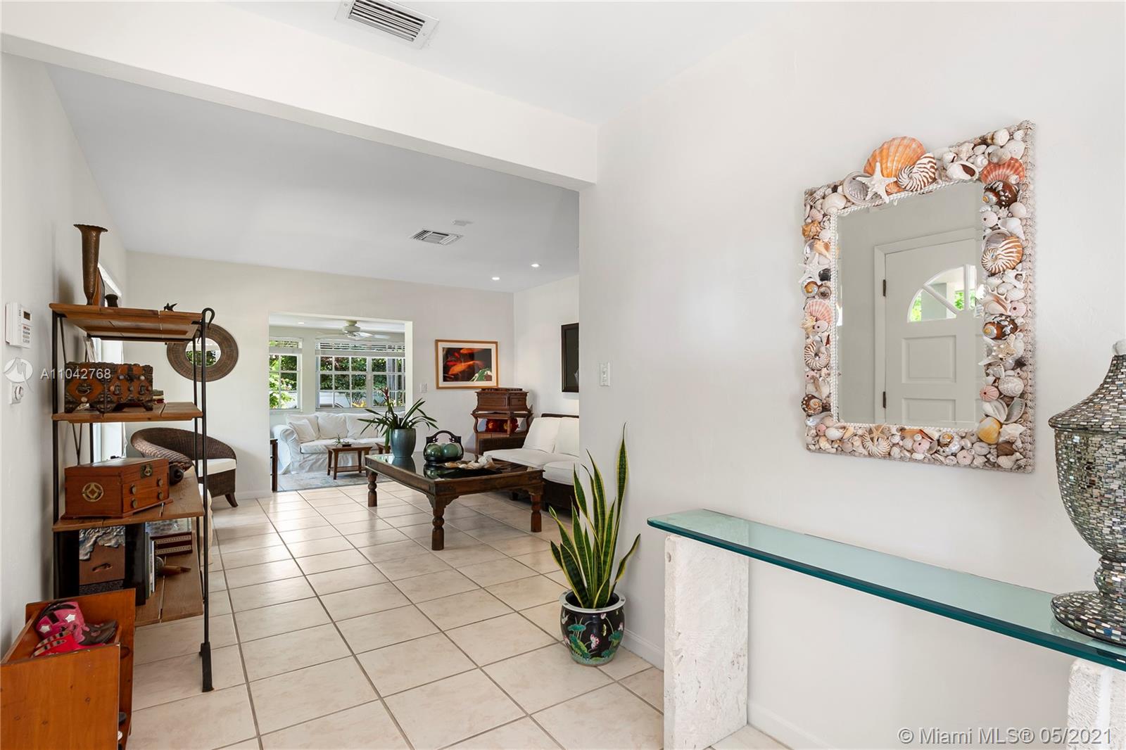380 Ridgewood Road Key Biscayne, FL 33149 - Photo 4 of 31