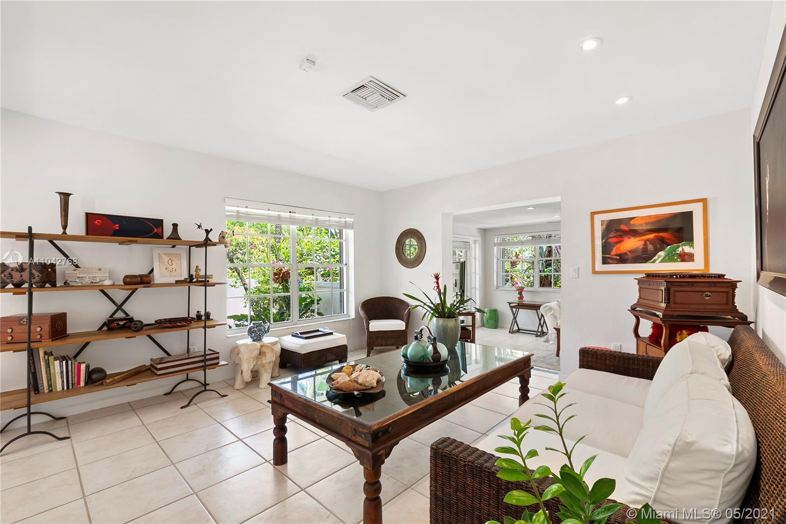380 Ridgewood Road Key Biscayne, FL 33149 - Photo 5 of 31