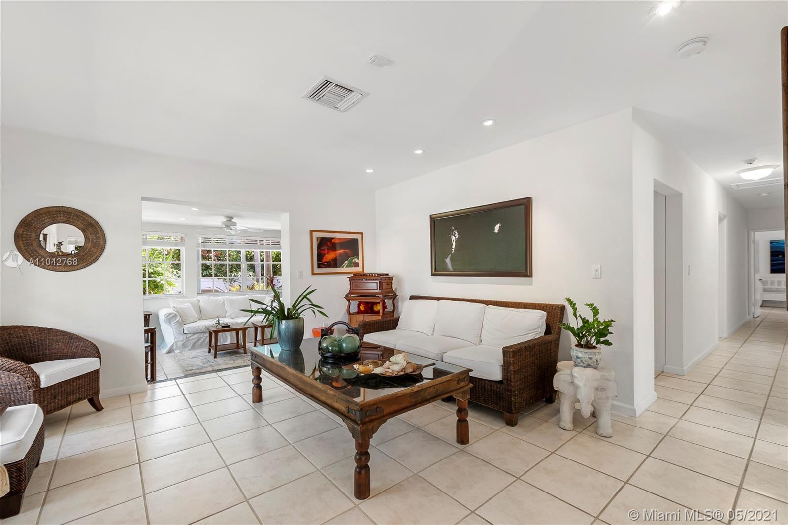 380 Ridgewood Road Key Biscayne, FL 33149 - Photo 6 of 31