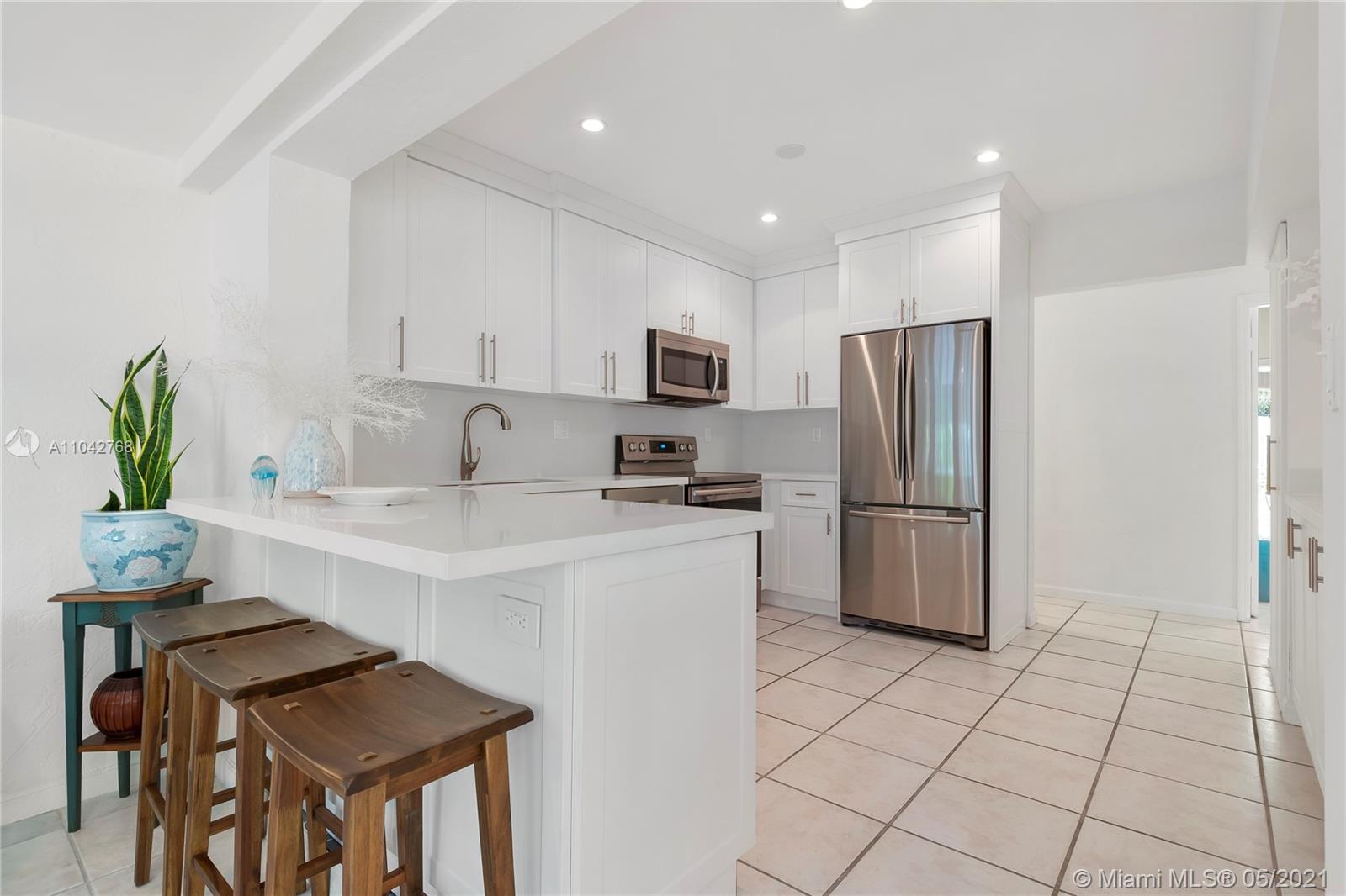 380 Ridgewood Road Key Biscayne, FL 33149 - Photo 10 of 31