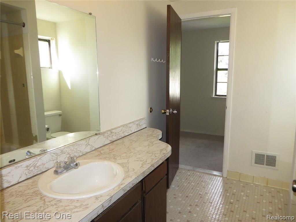 1629 Dancer Drive Rochester Hills, MI 48307 - Photo 23 of 28