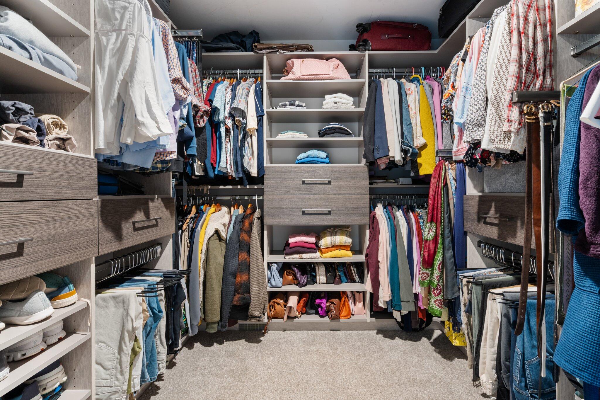 42844 Cardinal Way Novi, MI 48375 - Photo 33 of 66 Walk-in Closet