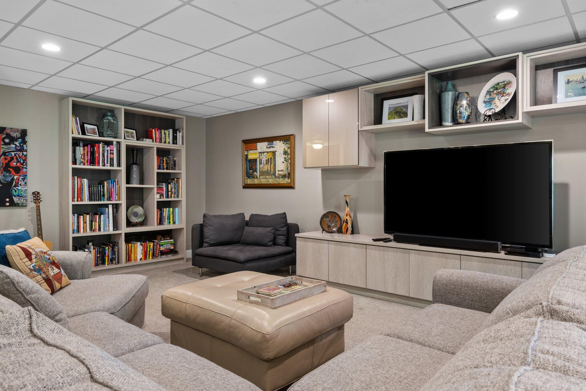42844 Cardinal Way Novi, MI 48375 - Photo 46 of 66 Family Room