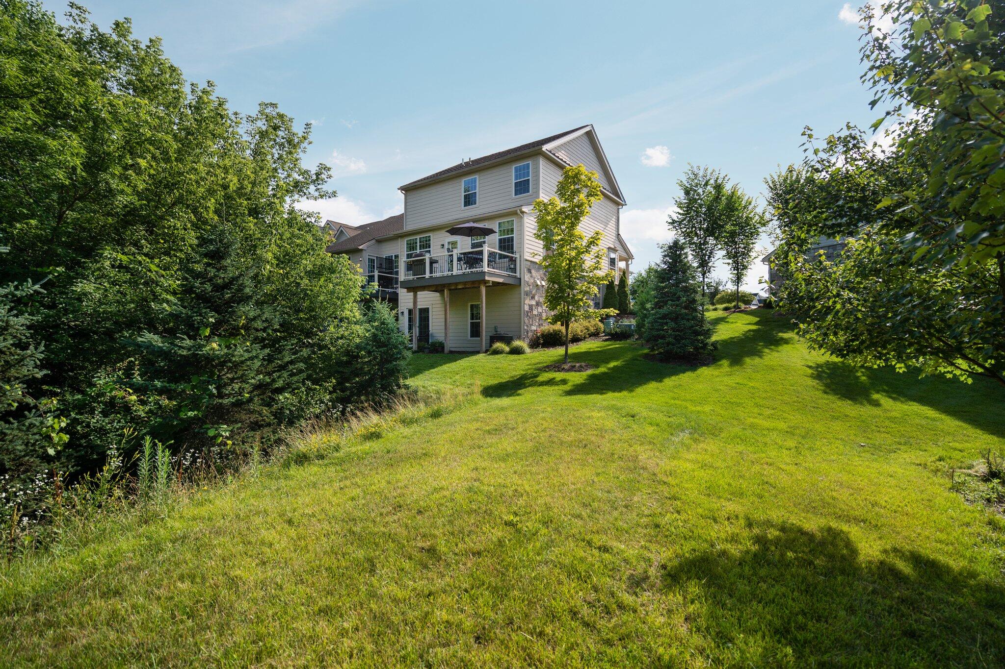 42844 Cardinal Way Novi, MI 48375 - Photo 53 of 66 Rear Exterior