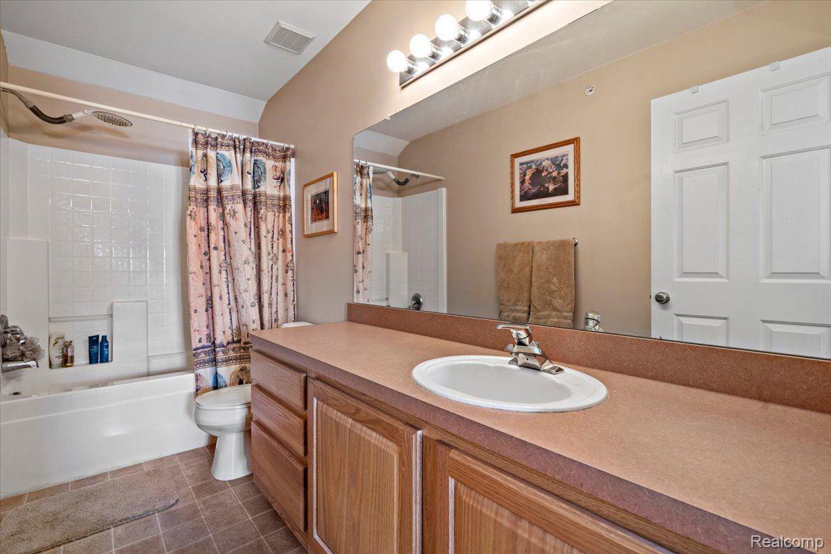 16844 Farmington Road Livonia, MI 48154 - Photo 17 of 20 Gallery Image 17