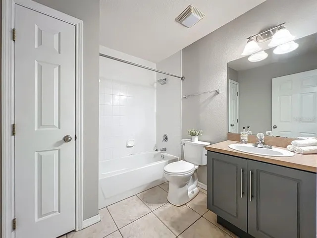 $1,600 | 185 North Pearl Lake Causeway, Unit 210, Altamonte Springs, FL 32714