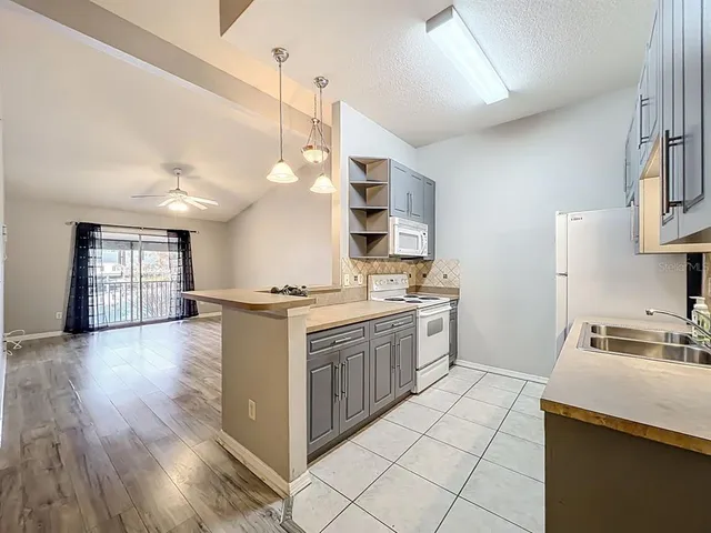 $1,600 | 185 North Pearl Lake Causeway, Unit 210, Altamonte Springs, FL 32714