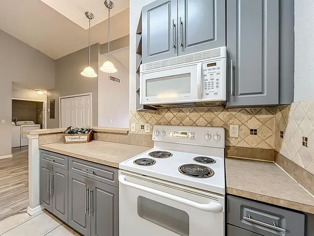 $1,600 | 185 North Pearl Lake Causeway, Unit 210, Altamonte Springs, FL 32714