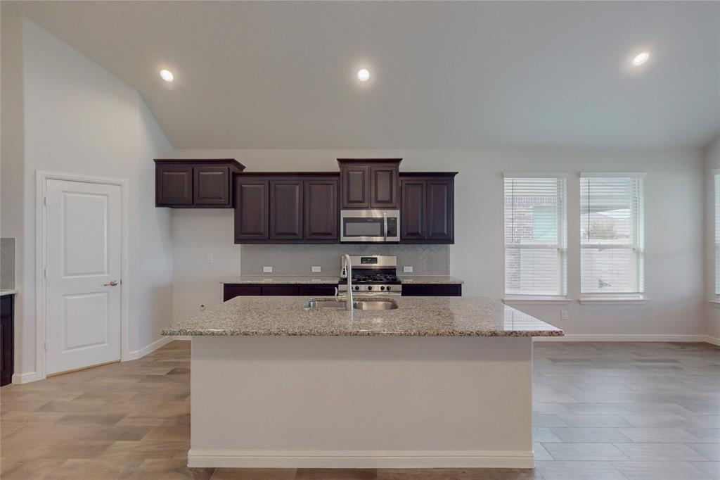821 Falcon Road Argyle, TX 76226 - Photo 8 of 38