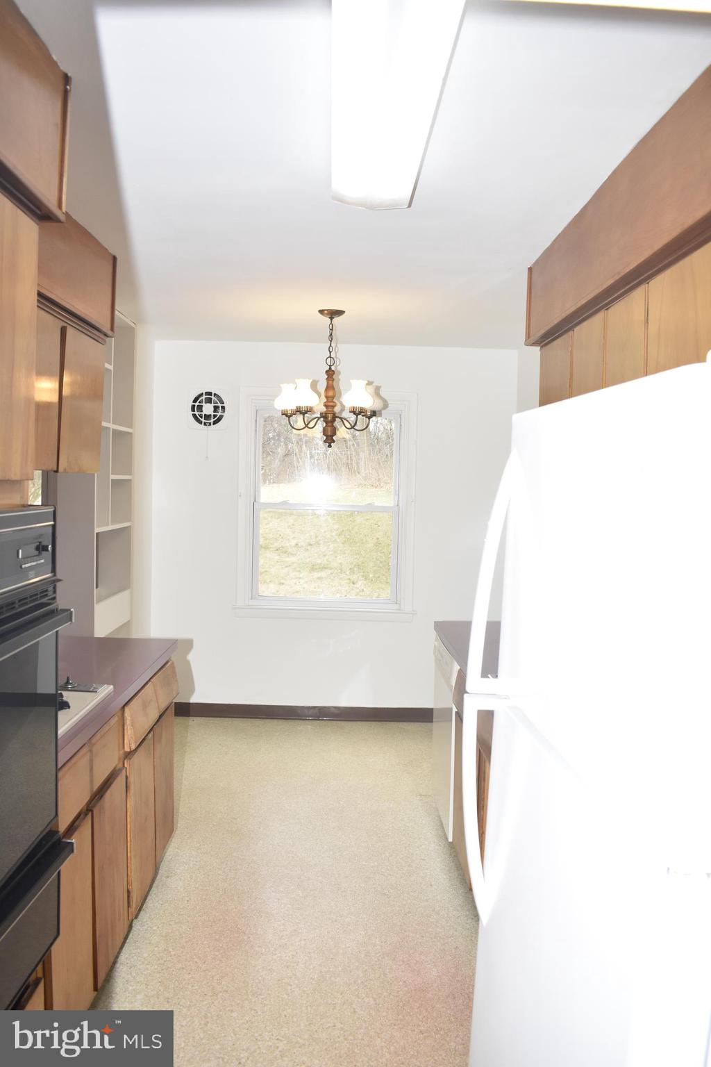 2723 East Country Club Road Philadelphia, PA 19131 - Photo 8 of 24 Kitchen