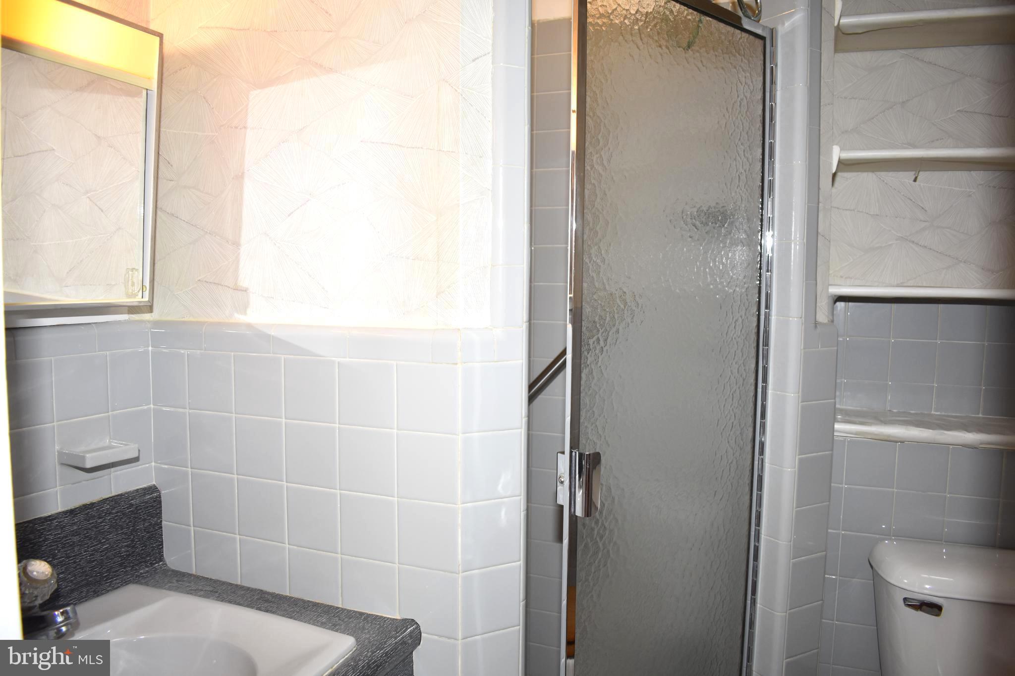 2723 East Country Club Road Philadelphia, PA 19131 - Photo 10 of 24 Master bathroom