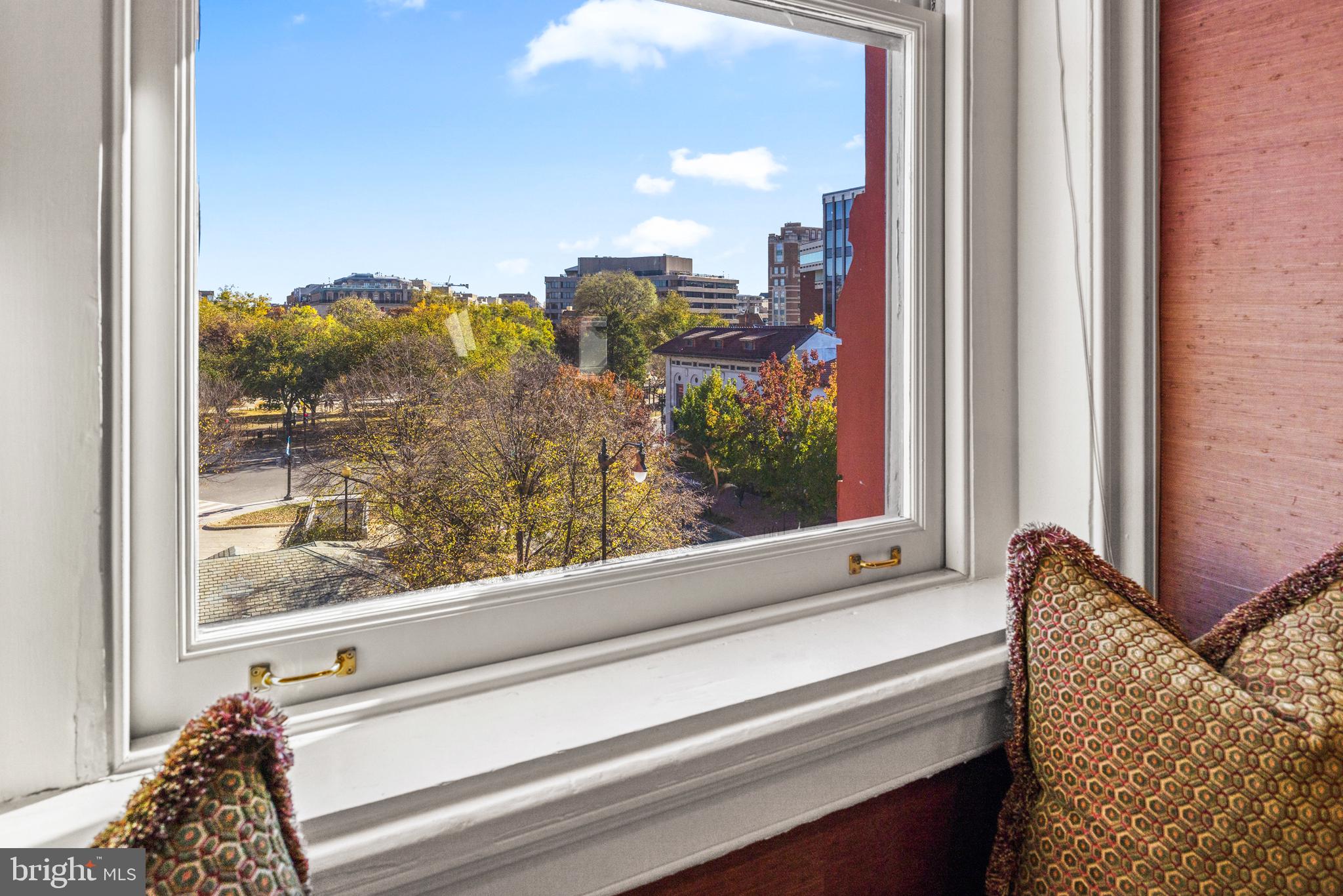 2000 Massachusetts Avenue Northwest Washington, DC 20036 - Photo 23 of 50 Sunlit Den Overlooking Circle