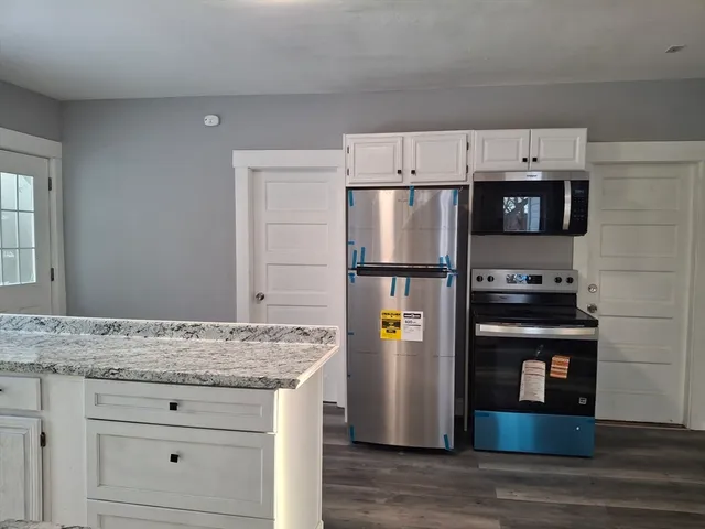 $2,500 | 14-18 Florence Street, Unit 2, Leominster, MA 01453