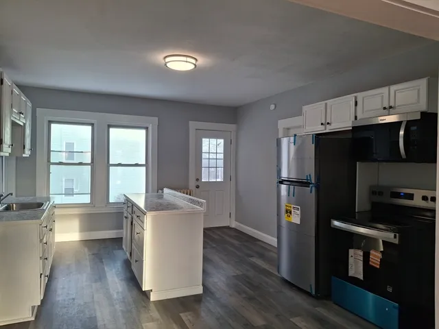 $2,500 | 14-18 Florence Street, Unit 2, Leominster, MA 01453