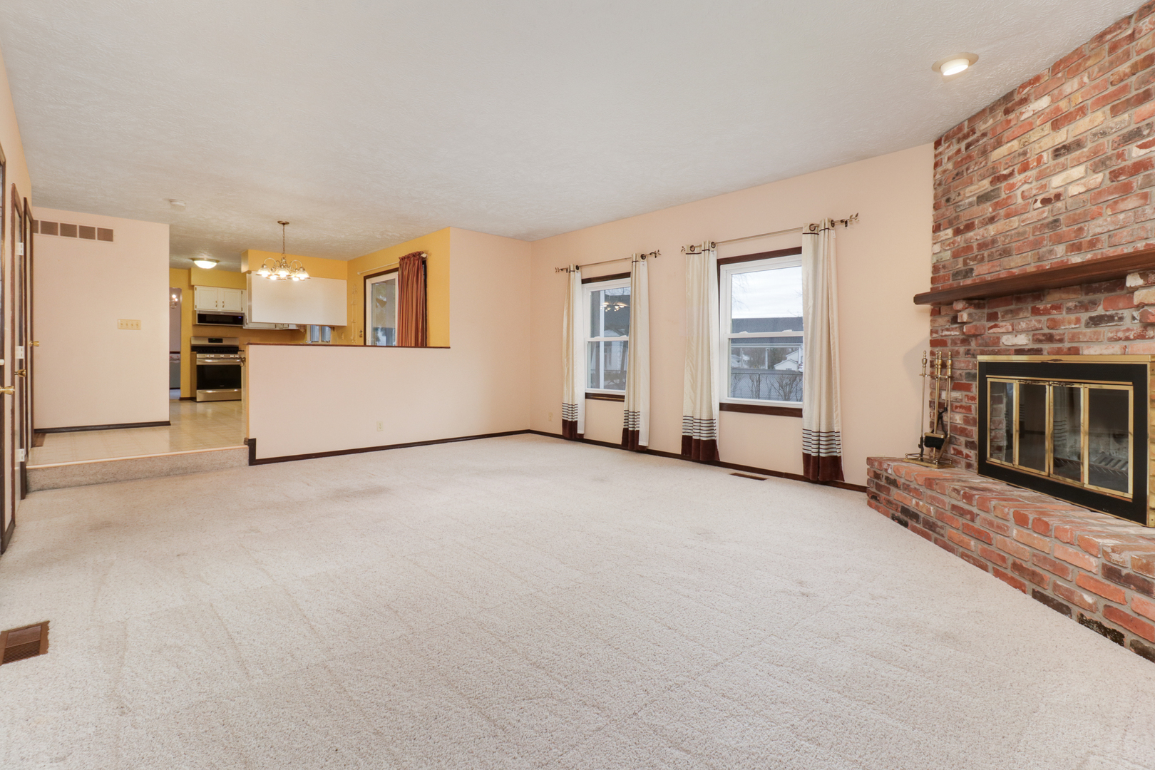 1303 Heritage Road West Normal, IL 61761 - Photo 4 of 36 Gallery Image 4