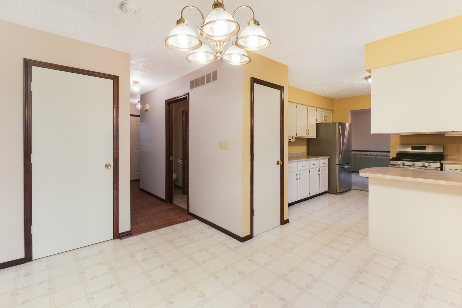 1303 Heritage Road West Normal, IL 61761 - Photo 9 of 36 Gallery Image 9