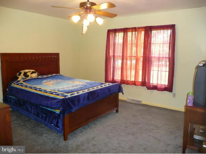 11 Viereck Road Woolwich Township, NJ 08085 - Photo 11 of 24 Bedroom - Main