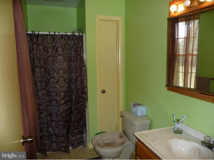 11 Viereck Road Woolwich Township, NJ 08085 - Photo 13 of 24 Master Bathroom