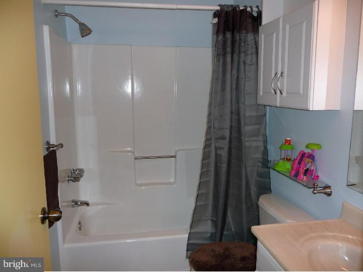 11 Viereck Road Woolwich Township, NJ 08085 - Photo 10 of 24 Bathroom