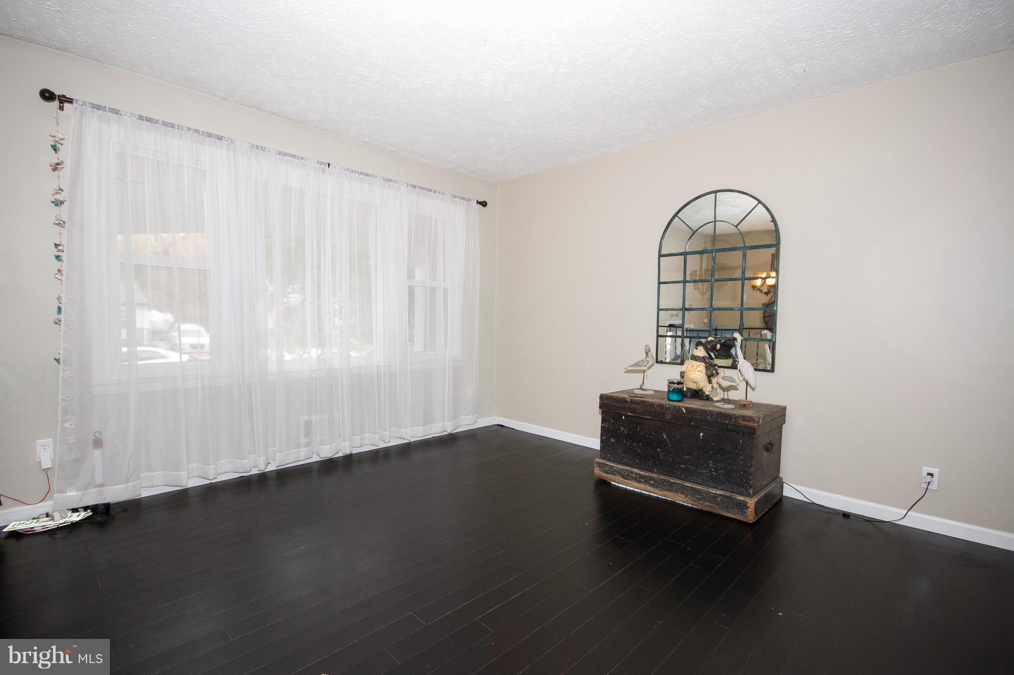 7716 Notley Road Pasadena, MD 21122 - Photo 3 of 22 Living Room